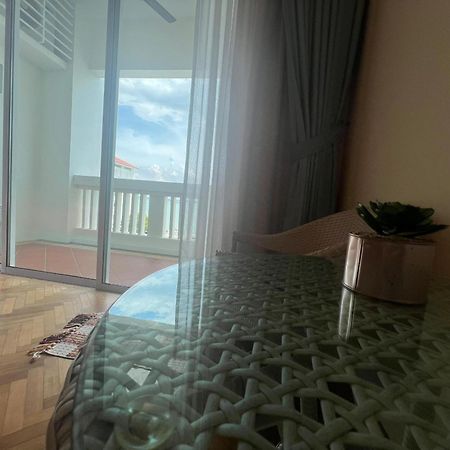 Straits Quay Marina Suites Penang By Aurorahomes Bagan Jermal Exterior foto
