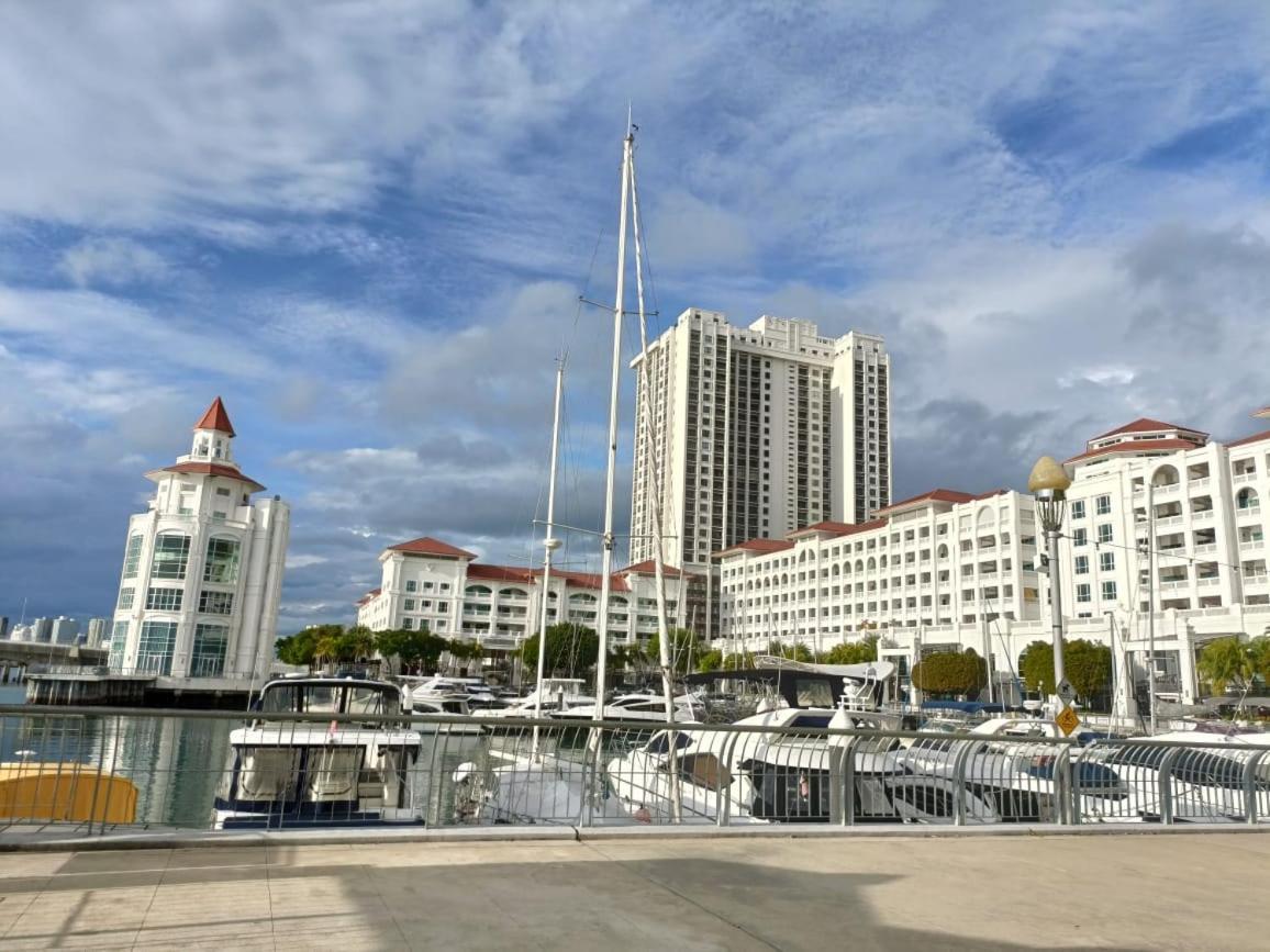 Straits Quay Marina Suites Penang By Aurorahomes Bagan Jermal Exterior foto