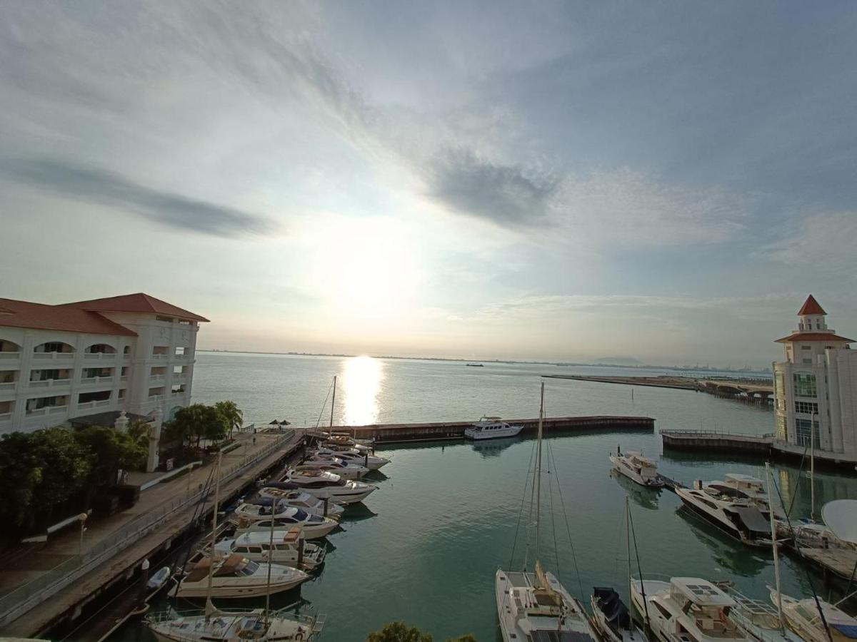 Straits Quay Marina Suites Penang By Aurorahomes Bagan Jermal Exterior foto