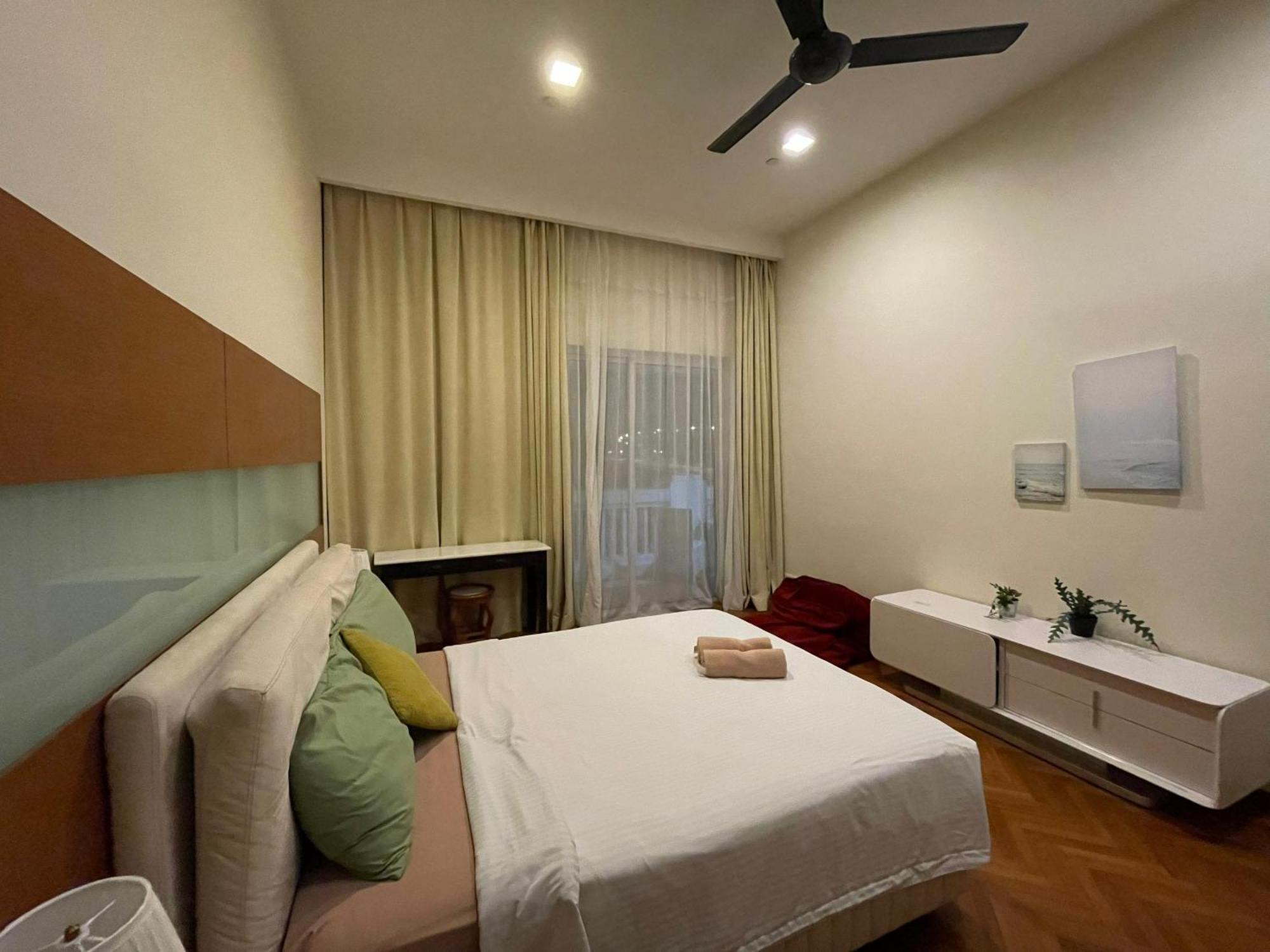 Straits Quay Marina Suites Penang By Aurorahomes Bagan Jermal Exterior foto